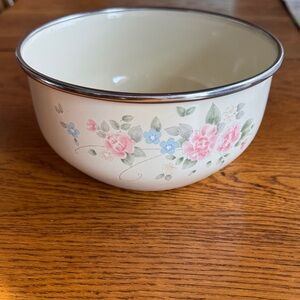 Pfaltzgraff Tea Rose Enamel Bowl